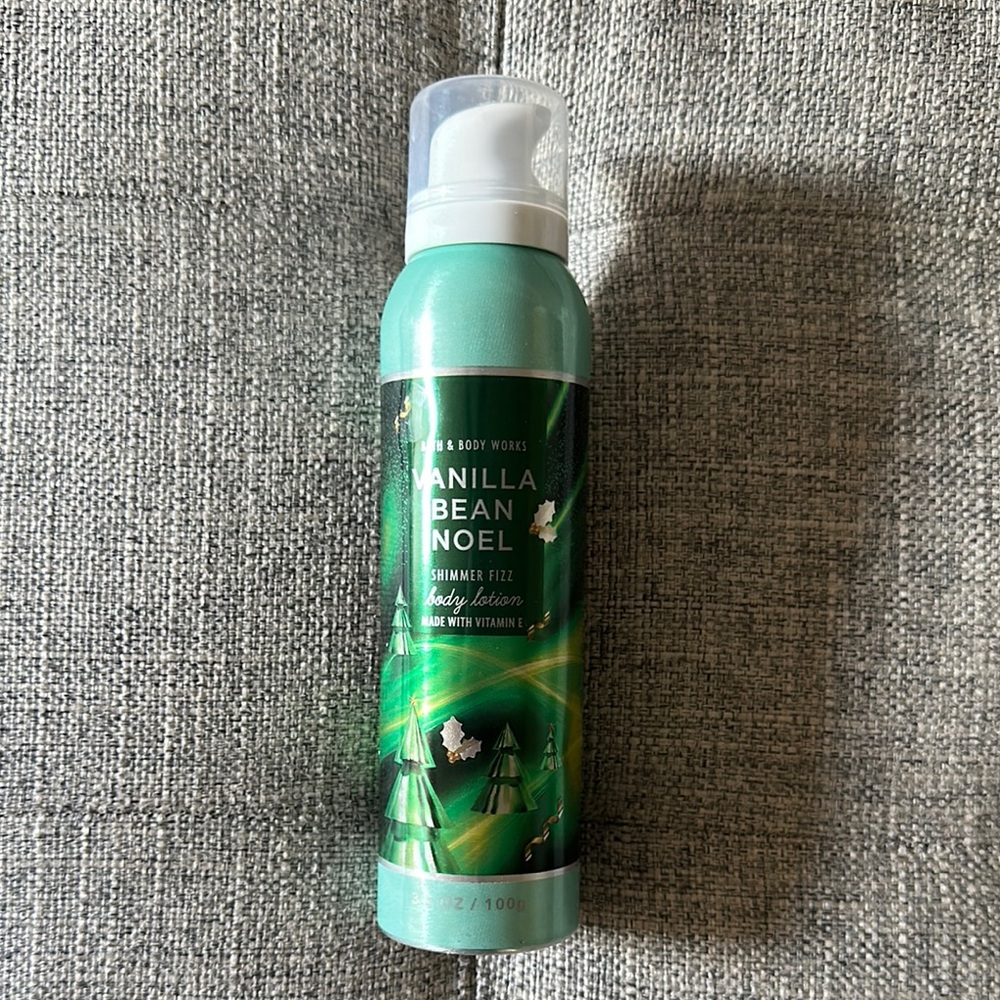 Bath & Body Works Vanilla Bean Noel Shimmer Fizz Lotion - Green